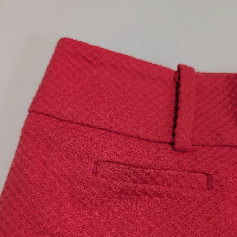Ann Taylor Loft, The Riviera Short, Pink with scalloped edge, size 6 - Picture 3 of 12